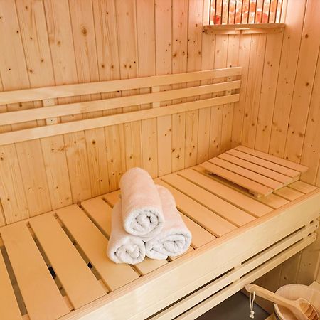 Coco Romantic In Central Antwerp - Sauna Bagian luar foto